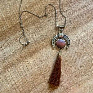BROWN TASSLE NECKLACE